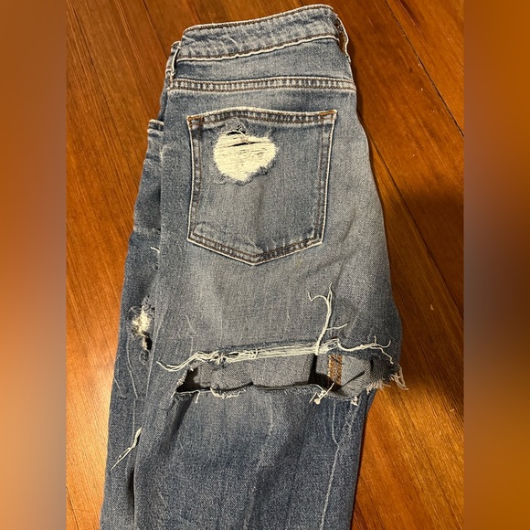 Distressed mom jeans 🩷 - Picture 3 of 3